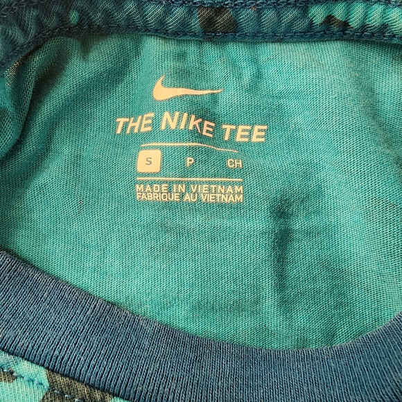 Nike Camo Tee and Neon Shorts Set - Picture 3 of 11